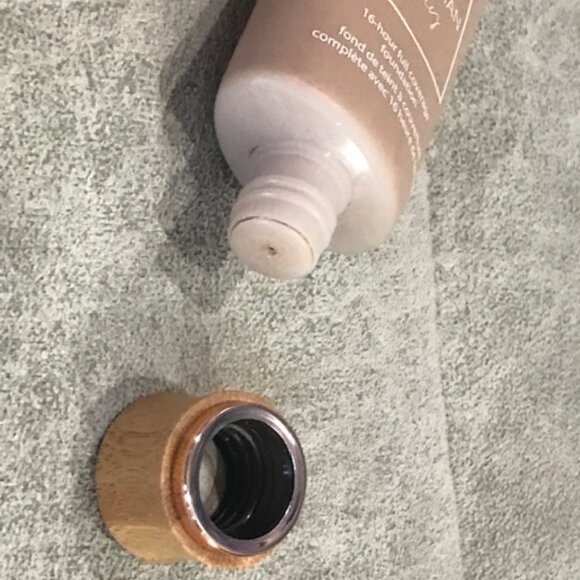 Tarte Amazonian Clay Foundation (Medium-Tan Beige) - NWOT - Picture 4 of 4